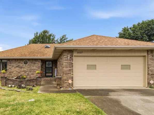 2007 S Lancaster Avenue, Springfield, MO 65807