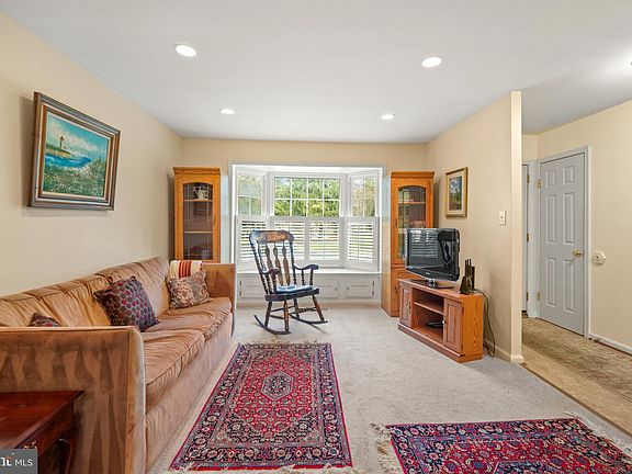 4th image of 4814 Treasure Ct