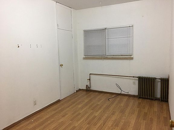 5th image of 692 Onderdonk Ave