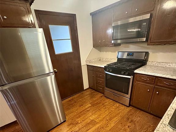 5th image of 521 SW 71st St