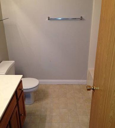 5th image of 355 Woodridge Cir Unit F