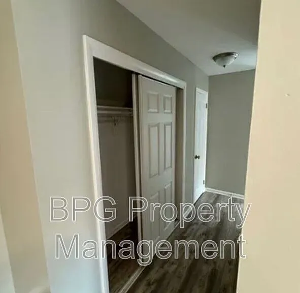 139 Green St #12 — Photo 6
