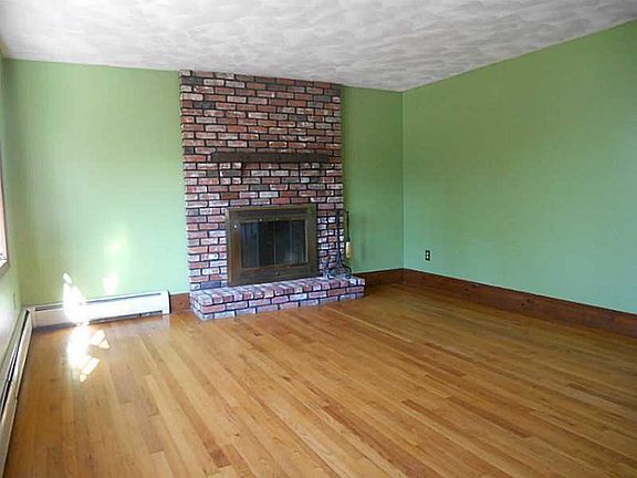 5th image of 40 Belvedere Dr
