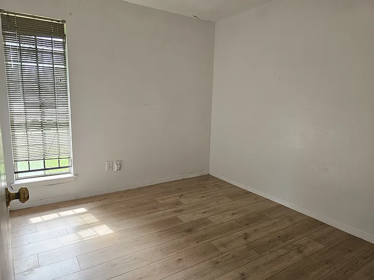 11023 Linvale Dr — Photo 8