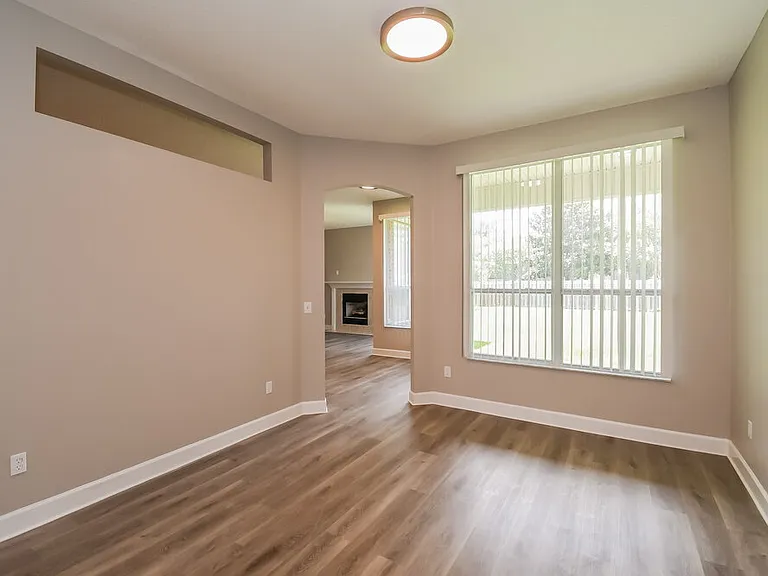 1514 Falkland Rd E — Photo 3