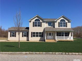 30 Sycamore Dr, East Moriches, NY
