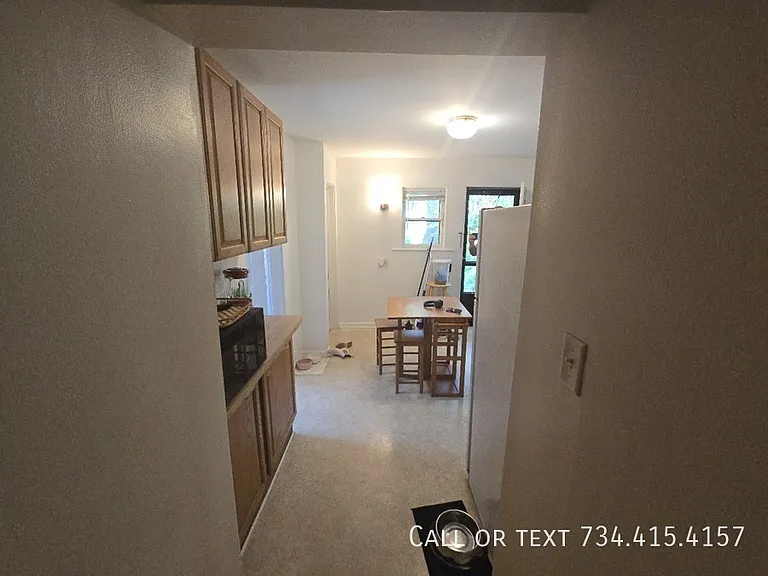 110 E Summit St — Photo 12