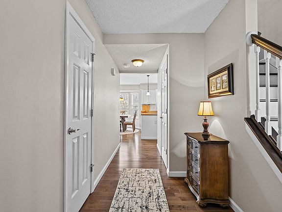 4th image of 498 Beaverbrook Dr