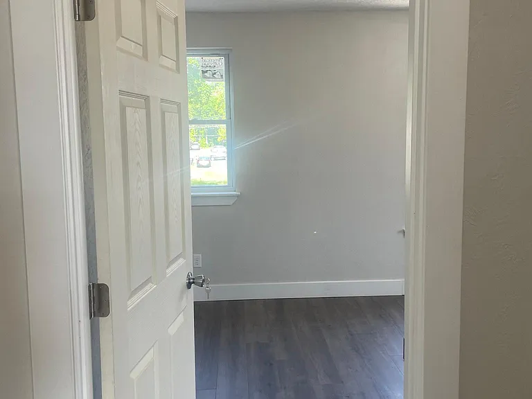 918 Elm St — Photo 16