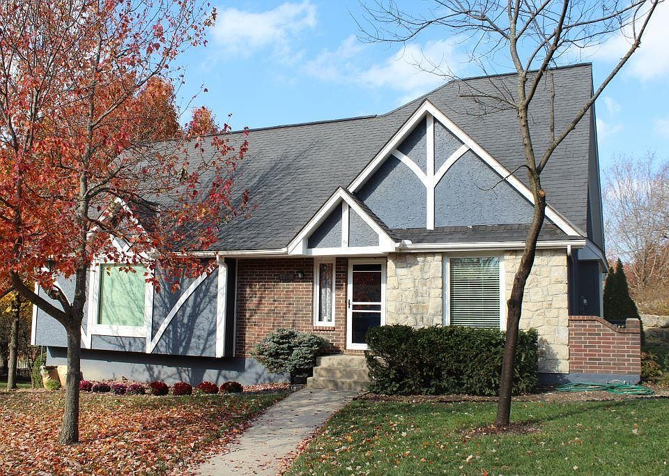 1st image of 1109 SW Stonecreek Dr