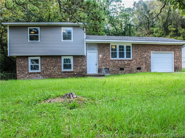 2406 W Brinkley Dr, Spring Lake, NC 28390