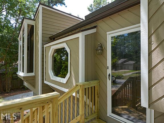 5th image of 324 Castleair Dr NE
