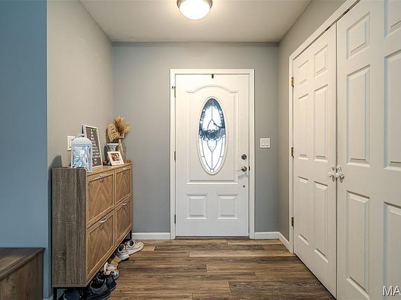 3rd image of 654 Lindsey Dr