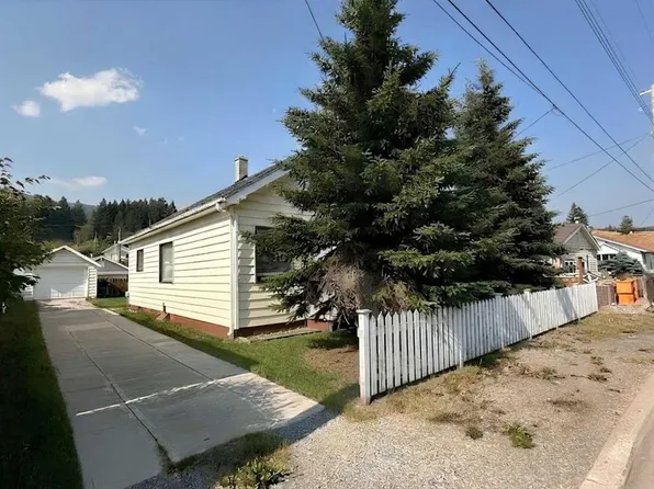 8017 S 22nd Ave, Crowsnest Pass, AB T0K 0M0