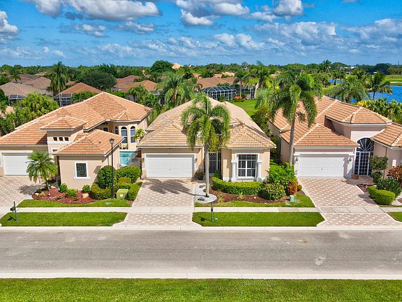 3rd image of 7034 Fairway Lakes Drive