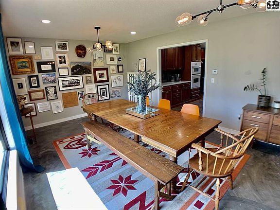 5th image of 626 Park Ln