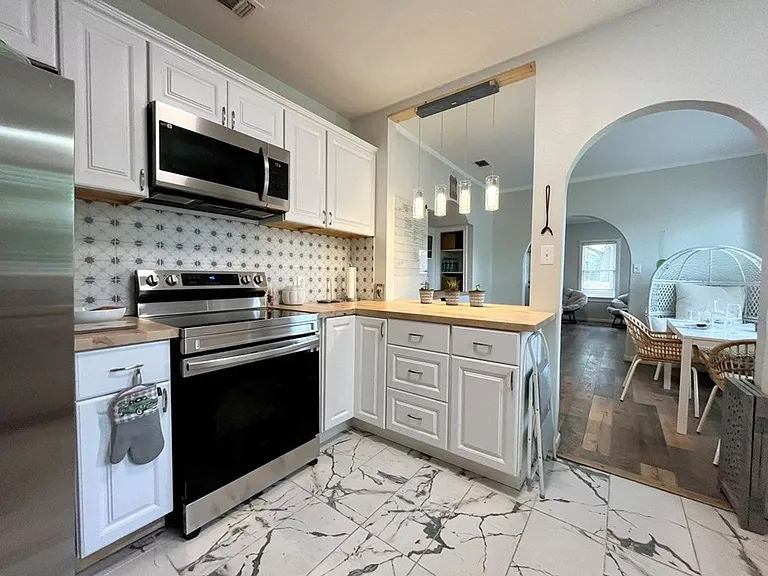 222 N Madison St — Photo 9