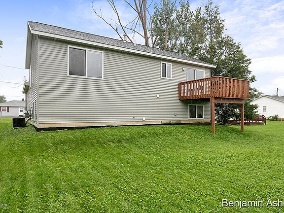 3rd image of 5727 Haughey Ave SW