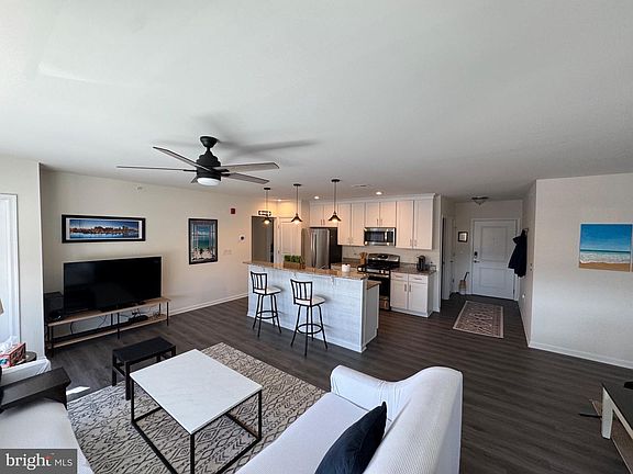 3rd image of 24238 Zinfandel Ln #402