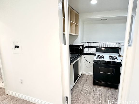 4th image of 1274 1/2 Beverly Gln #1274-1/2