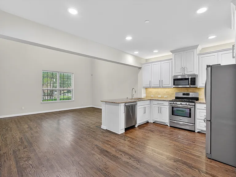 4221 Blackjack Oak Dr — Photo 9