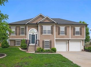 1523 Honeysuckle Dr, Liberty, MO 64068