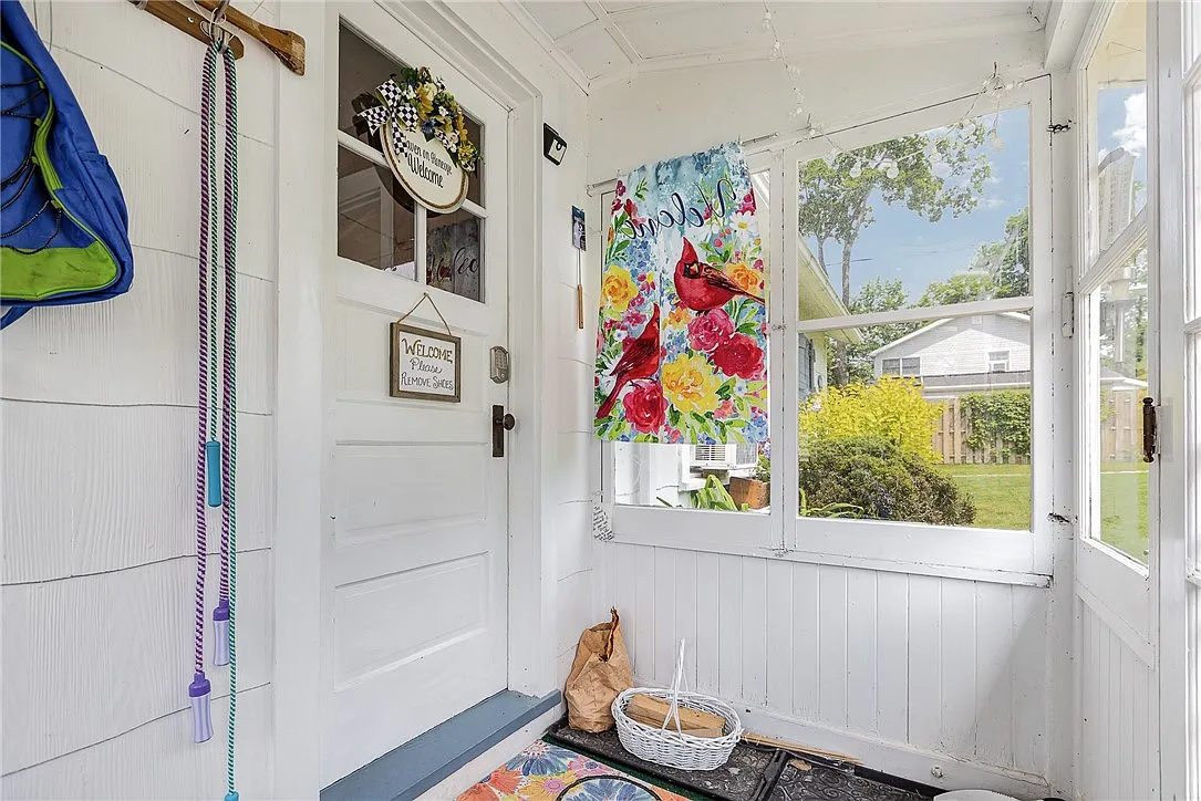 2 bed, 1.0 bath, 804 sqft, $2,000 — Photo 3