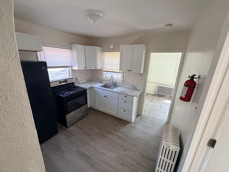 1571 Lafond Ave #8 — Photo 2