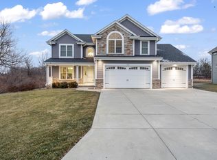 1380 E Prairie View Dr, Oak Creek, WI 53154