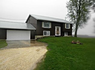 2560 York Ave, Winthrop, IA 50682