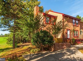 2162 Golf Course Dr, Reston, VA 20191