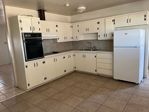 4th image of 2917 N Northwest Dr