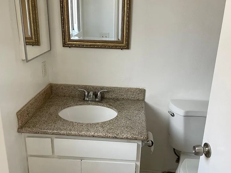 822 Victor Ave — Photo 8