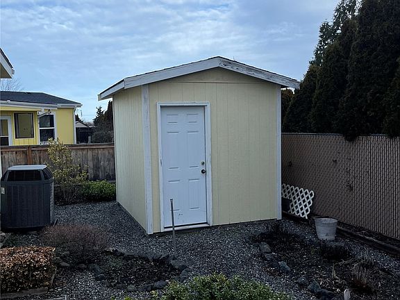 Shed>