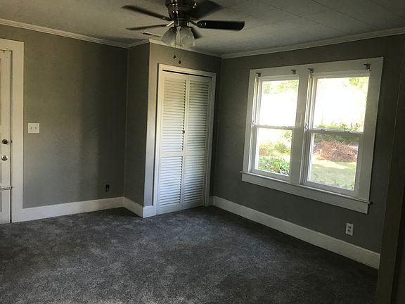 5th image of 402 Green St
