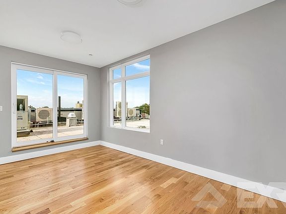 4th image of 244 Howard Ave #5