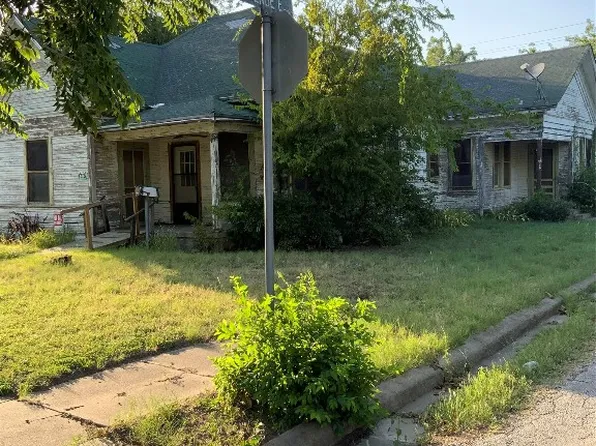 302 W Elm St, Olney, TX 76374