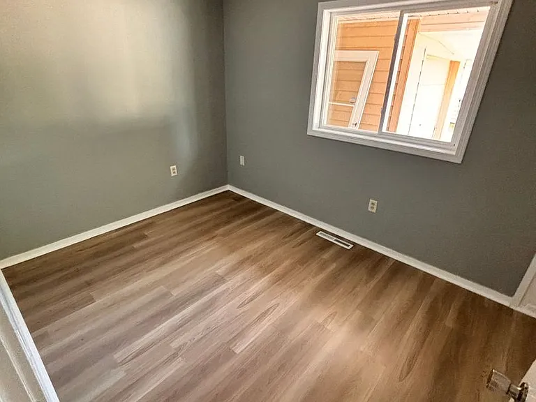 1304 Vandenberg Cir — Photo 7