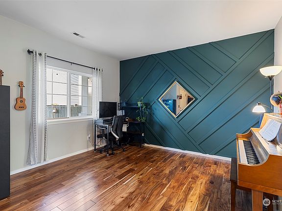 4th image of 14024 15th Avenue W