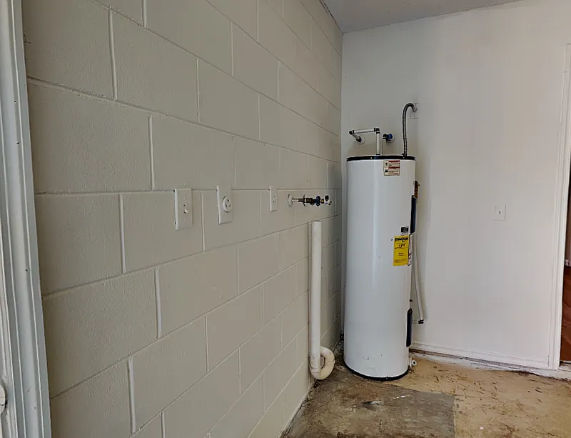 3 bed, 1.0 bath, 1000 sqft, $1,699 — Photo 4