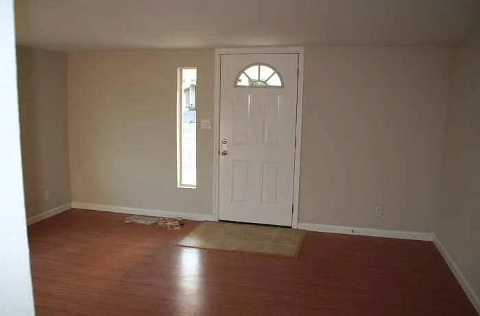 FRONT ROOM