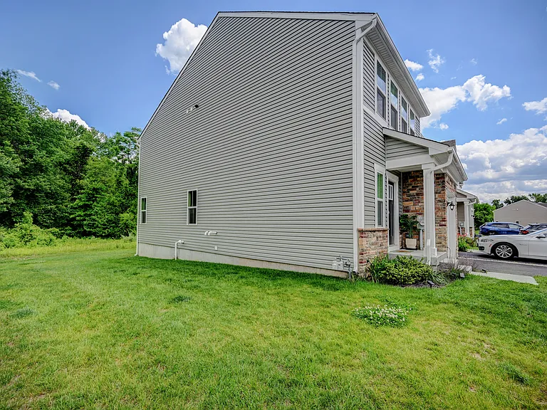 56 Pratt Ln — Photo 41