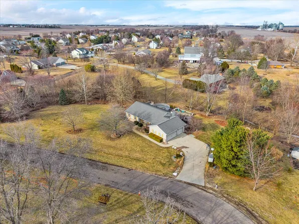 103 Comet Ln, Heyworth, IL 61745