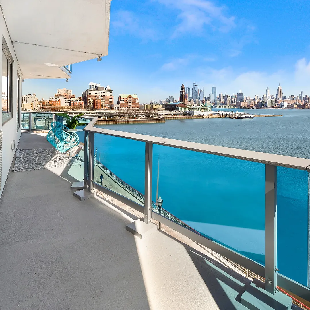 2 bed, 1045 sqft, $5,865 — Photo 3