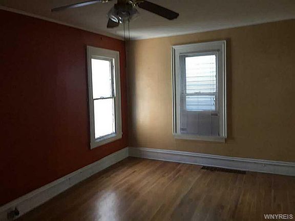 3rd image of 211 Parkdale Ave