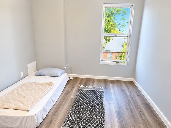 5th image of 4131 Delevan St #1