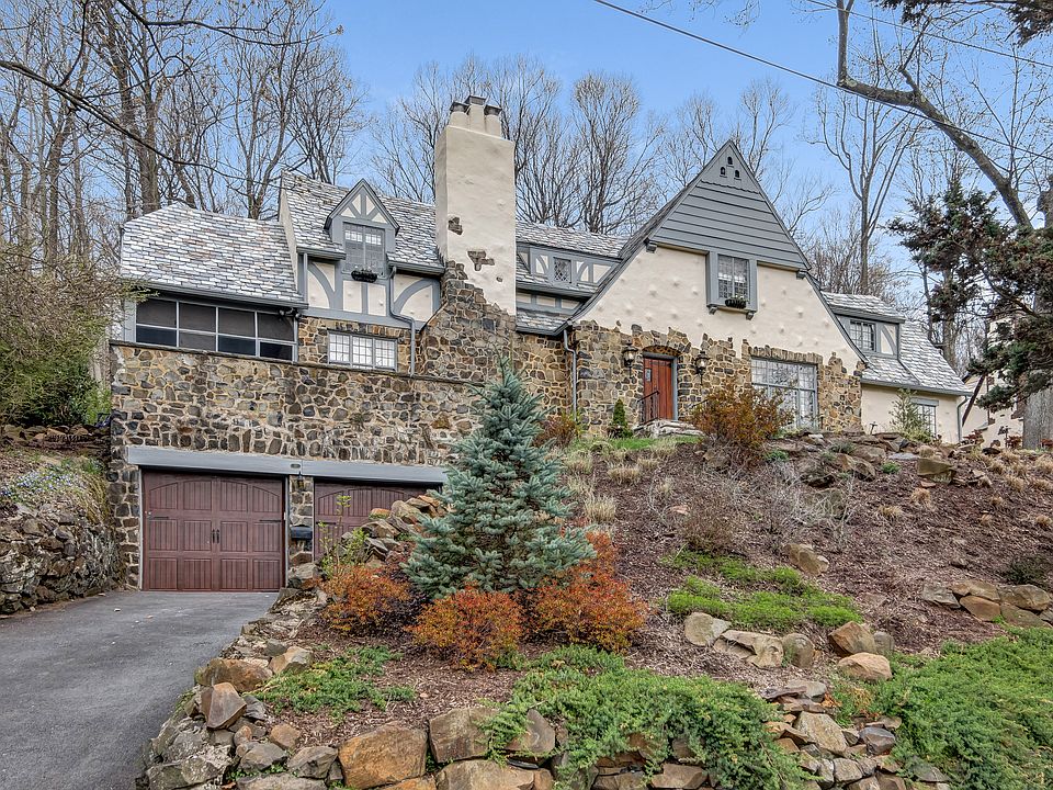 1st image of 20 Crestwood Dr