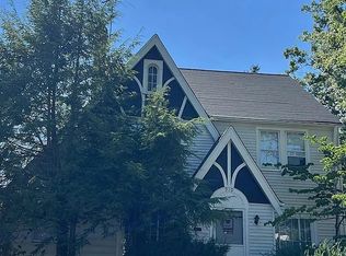 910 Beverly Rd, Cleveland Heights, OH 44121