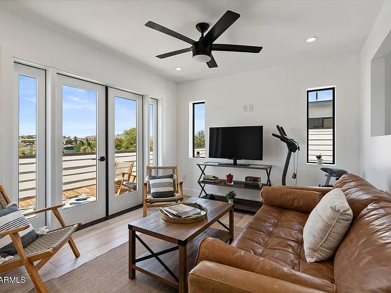 230 W Monterosa St — Photo 38