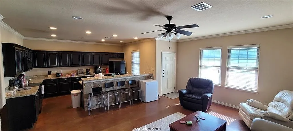 4 bed, 1853 sqft, $606 — Photo 3